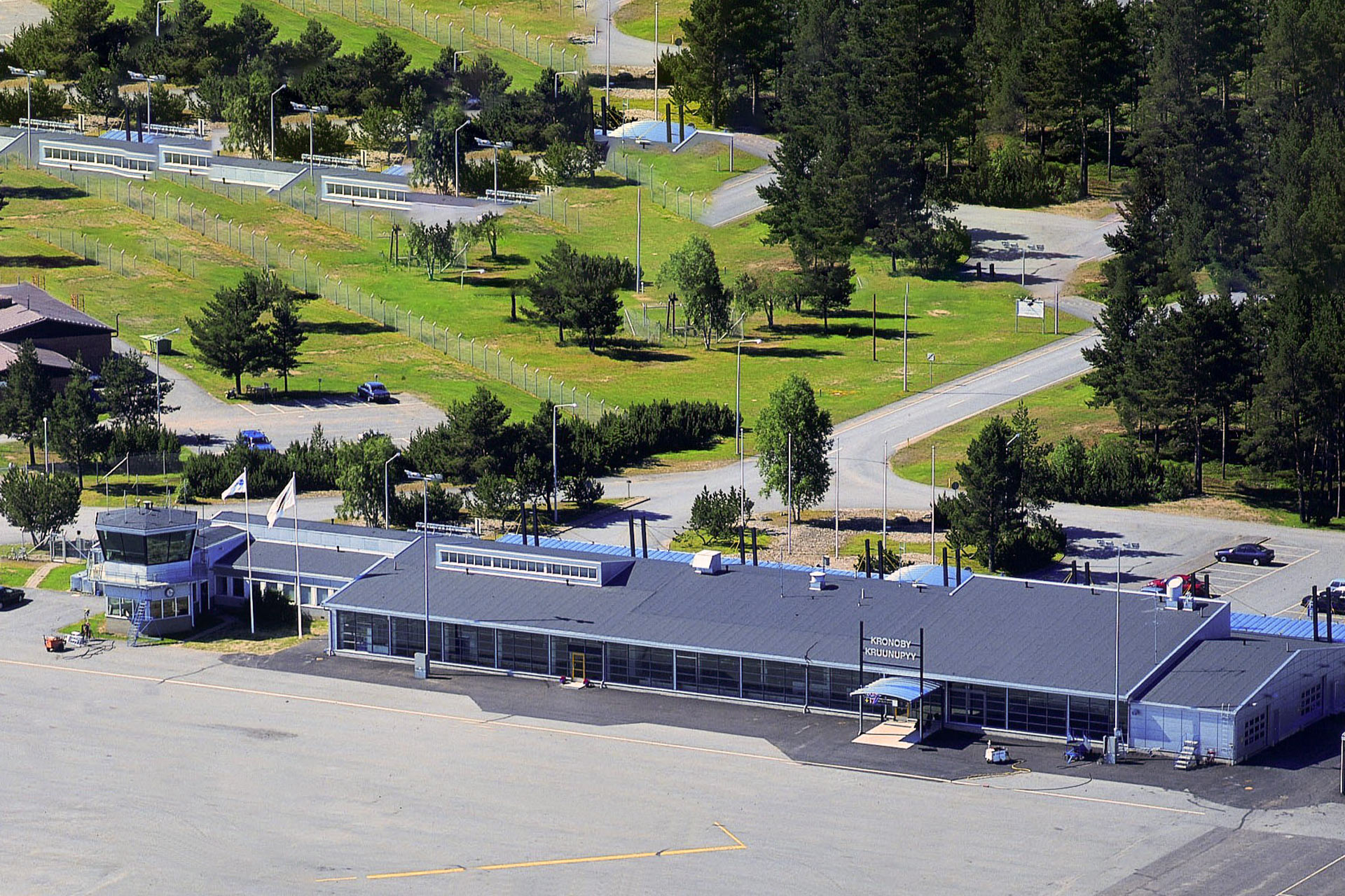 KokkolaPietarsaaren lentoasema palvelee Kokkolan, Pietarsaaren